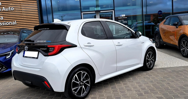 Toyota Yaris cena 84500 przebieg: 40700, rok produkcji 2021 z Poniatowa małe 154